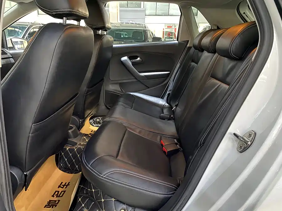 Used Volkswagen Polo 2016 1.6L automatic comfort model