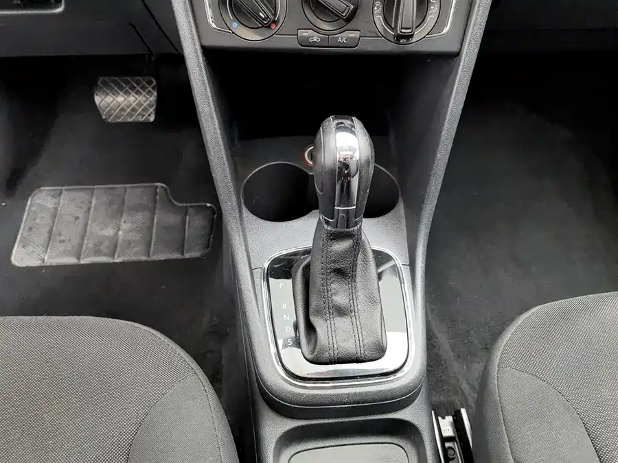 Used Volkswagen Polo 2016 1.6L automatic comfort model