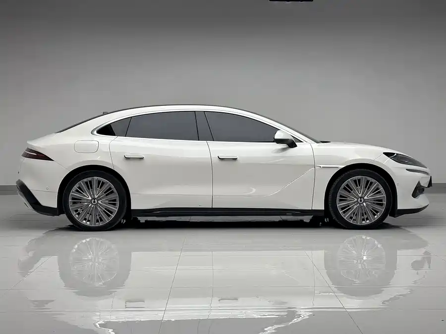 900x675_0_q87_c42_autohomecar__Chto52ldKqyABL40AAOI2qL5e7A633.jpg.webp Used Denza Z9 2024 1100km four-wheel drive Ultra version