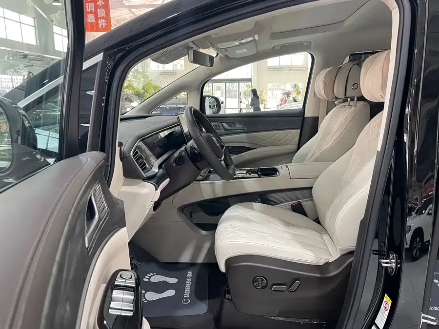 900x675_0_q87_c42_autohomecar__Chto52lojGaAUjllAAmcHA1249A000.jpg.webp Used Denza D9 2025 DM-i smart driving version 1020 four-wheel drive premium model