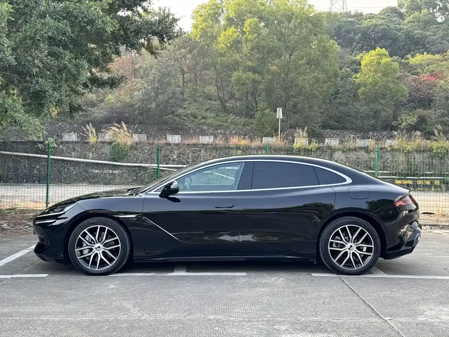 Used Denza Z9 2024 1100km four-wheel drive Max version