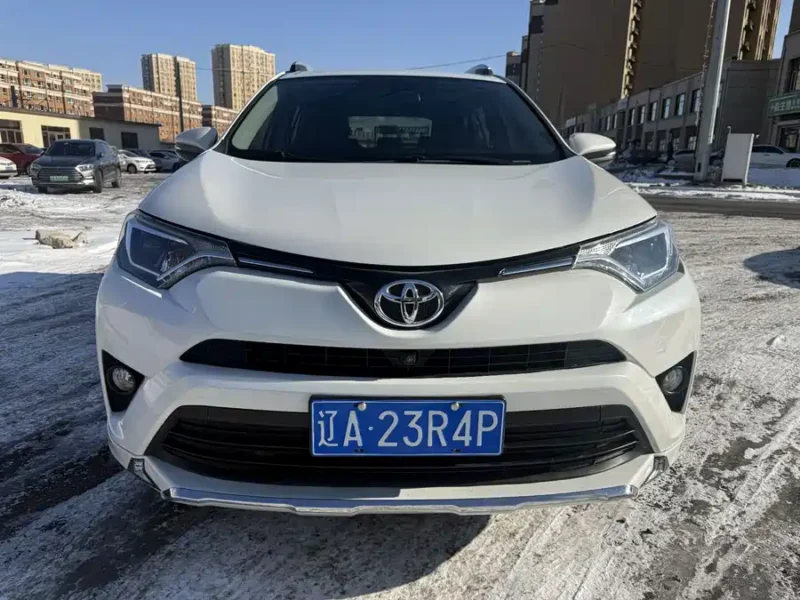 900x675_0_q87_c42_autohomecar__Chto52lwgHaAElnDAAZnO4WAlJ4881.jpg.webp Used Toyota RAV4 Rongfang 2016 2.0L CVT two-wheel drive comfort version National V