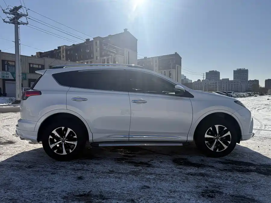 Used Toyota RAV4 Rongfang 2016 2.0L CVT two-wheel drive comfort version National V