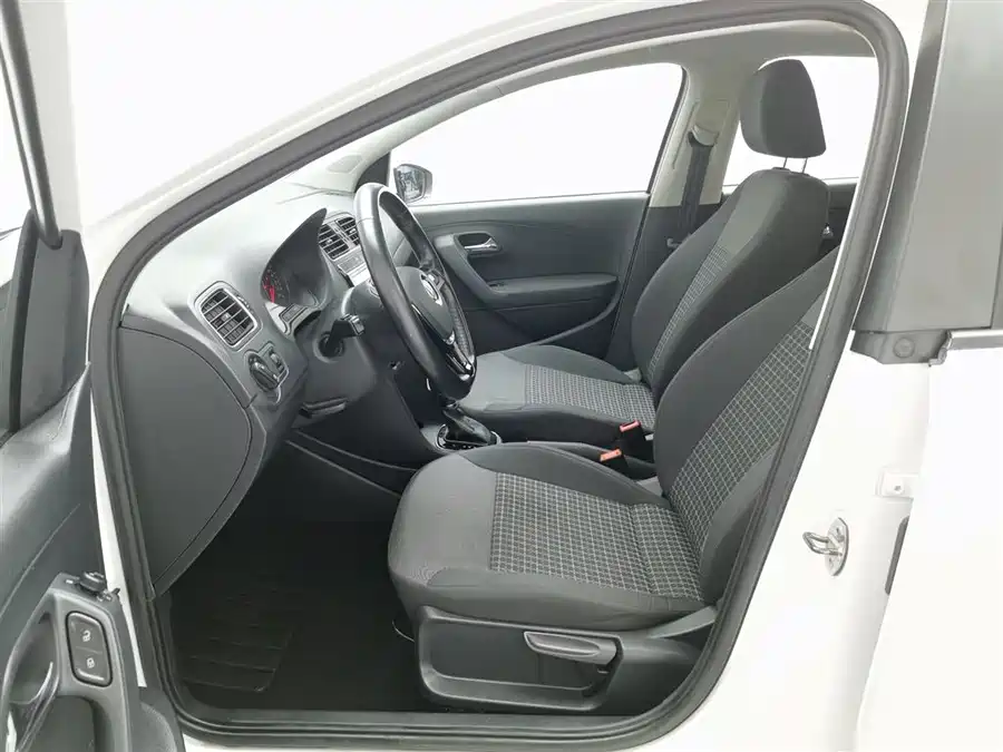 Used Volkswagen Polo 2016 1.6L automatic comfort model