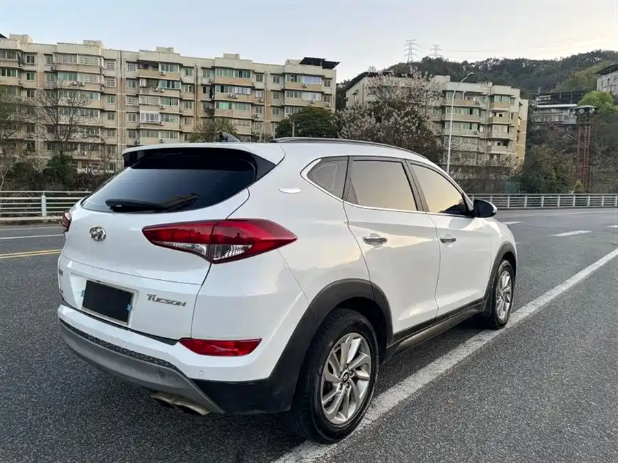 900x675_0_q87_c42_autohomecar__Chto52m1V9uAH16GAAKOA3D1GUo684.jpg.webp Used Hyundai Tucson 2018 1.6T dual-clutch two-wheel drive 15th anniversary special edition
