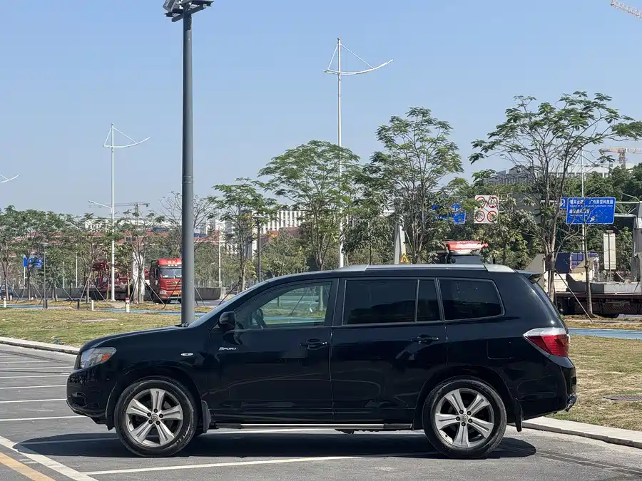 900x675_0_q87_c42_autohomecar__Chto52m2dOKAZsPwAAkGGEThgkU606.jpg.webp Used Toyota Highlander 2009 2.7L 2WD 7-seat luxury navigation version