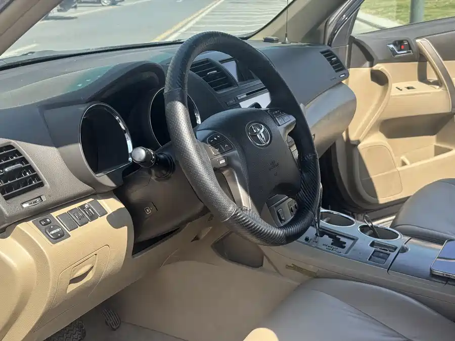 900x675_0_q87_c42_autohomecar__Chto52m2dOmAPWJzAAWoXzgdRgI295.jpg.webp Used Toyota Highlander 2009 2.7L 2WD 7-seat luxury navigation version