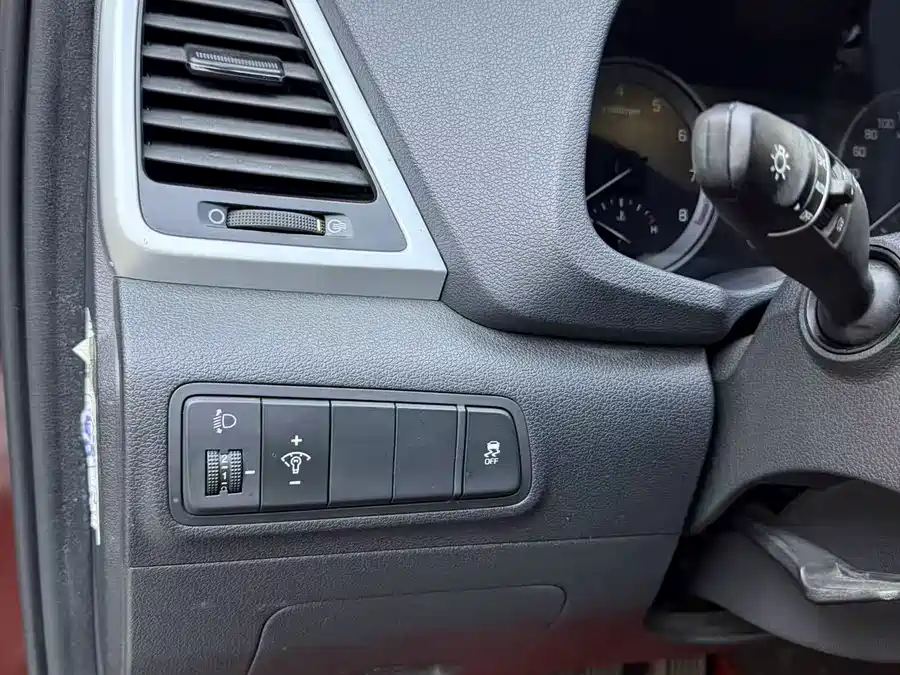 900x675_0_q87_c42_autohomecar__Chto52m2q0KAO-TlAASczZWf2OI918.jpg.webp Used Hyundai Tucson 2018 1.6T dual-clutch two-wheel drive 15th anniversary special edition