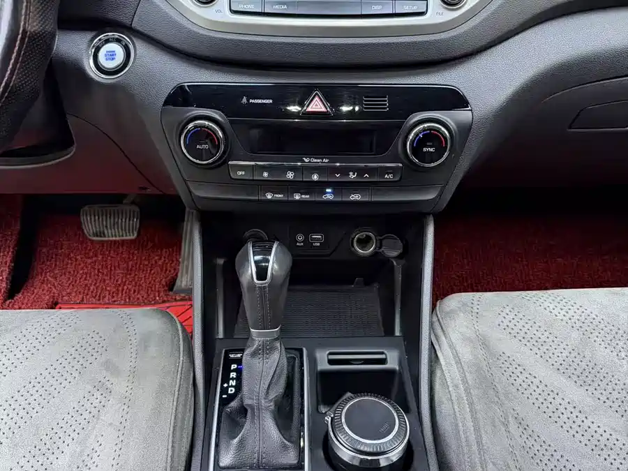 900x675_0_q87_c42_autohomecar__Chto52m2q0OABYHBAAVF28qgAig817.jpg.webp Used Hyundai Tucson 2018 1.6T dual-clutch two-wheel drive 15th anniversary special edition