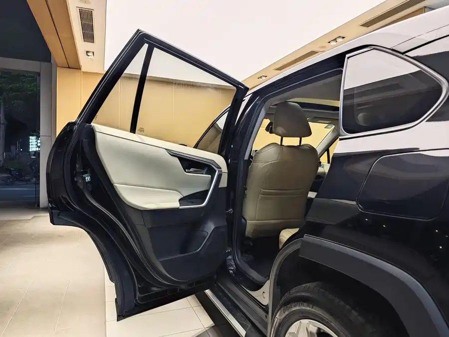 900x675_0_q87_c42_autohomecar__Chto52m40G-ANXwOAARj-3oo6EQ732.jpg.webp Used Toyota RAV4 Rongfang 2020 2.0L CVT two-wheel drive fashion version