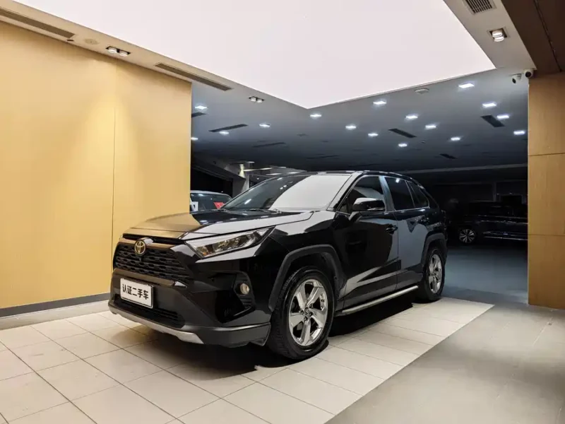 Used Toyota RAV4 Rongfang 2020 2.0L CVT two-wheel drive fashion version