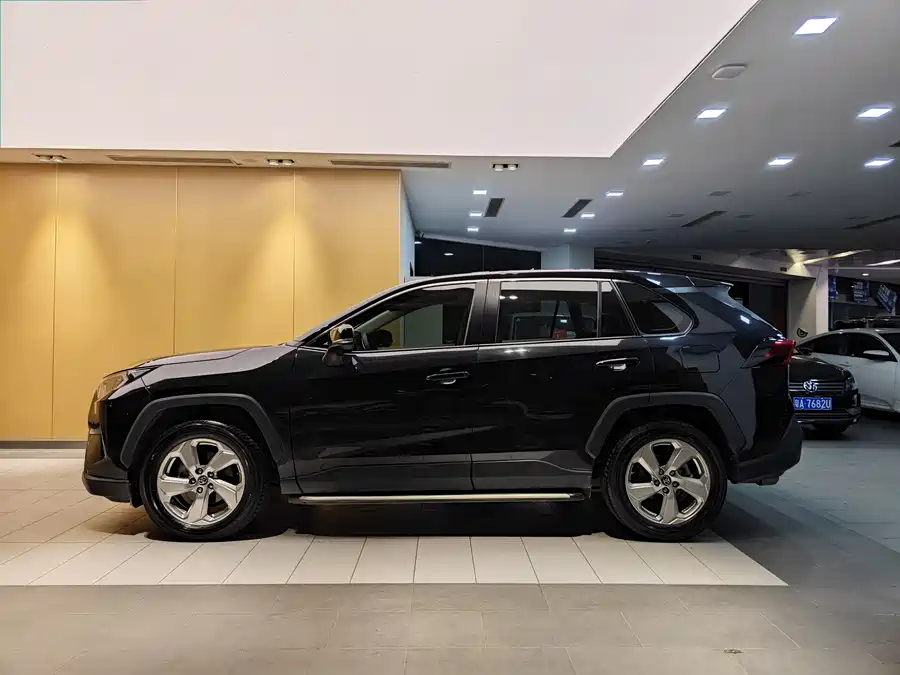 900x675_0_q87_c42_autohomecar__Chto52m40GmAKoaSAAPwODM4hMI419.jpg.webp Used Toyota RAV4 Rongfang 2020 2.0L CVT two-wheel drive fashion version