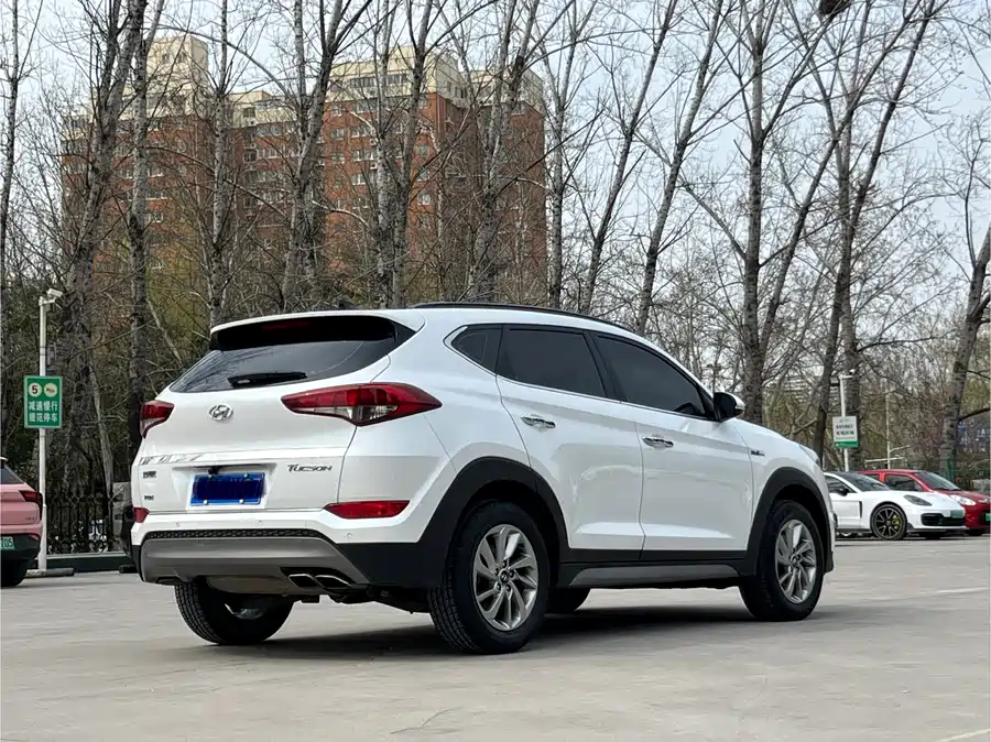 900x675_0_q87_c42_autohomecar__Chto52m6Q8-AQkOTAA0QmggGNZY524.jpg.webp Used Hyundai Tucson 2018 1.6T dual-clutch two-wheel drive 15th anniversary special edition