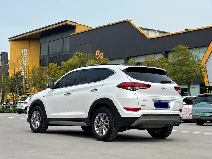 900x675_0_q87_c42_autohomecar__Chto52m6Q86AaD9PAAhZrKHUFAY602.jpg.webp Used Hyundai Tucson 2018 1.6T dual-clutch two-wheel drive 15th anniversary special edition