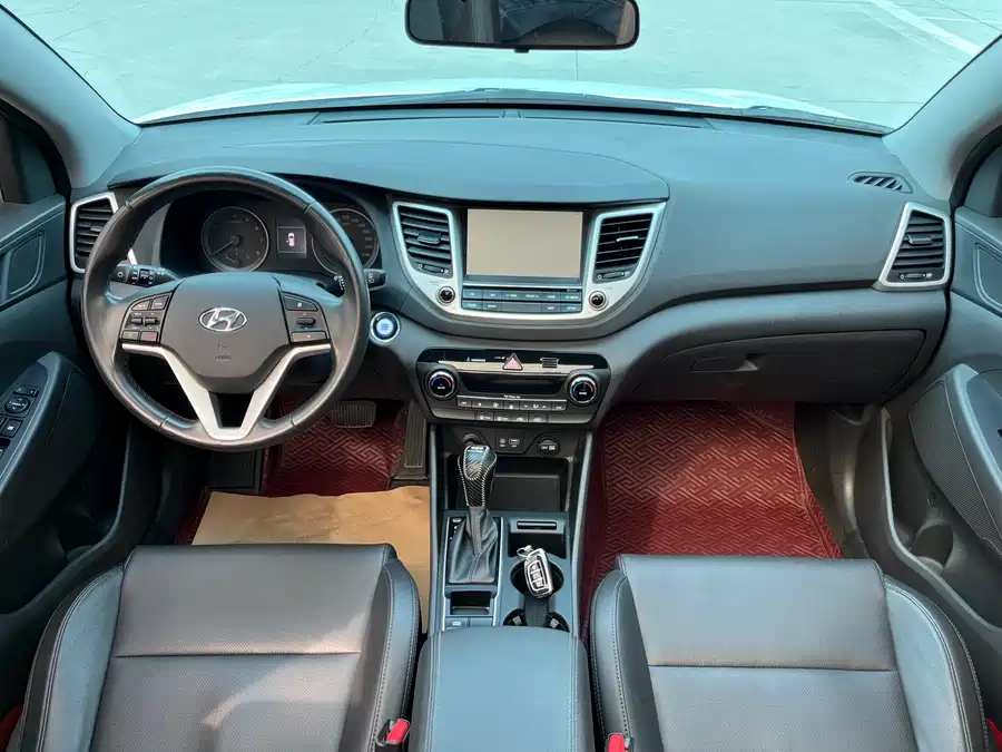 900x675_0_q87_c42_autohomecar__Chto52m6Q8eAde4fAAoCq4cZbmk188.jpg.webp Used Hyundai Tucson 2018 1.6T dual-clutch two-wheel drive 15th anniversary special edition