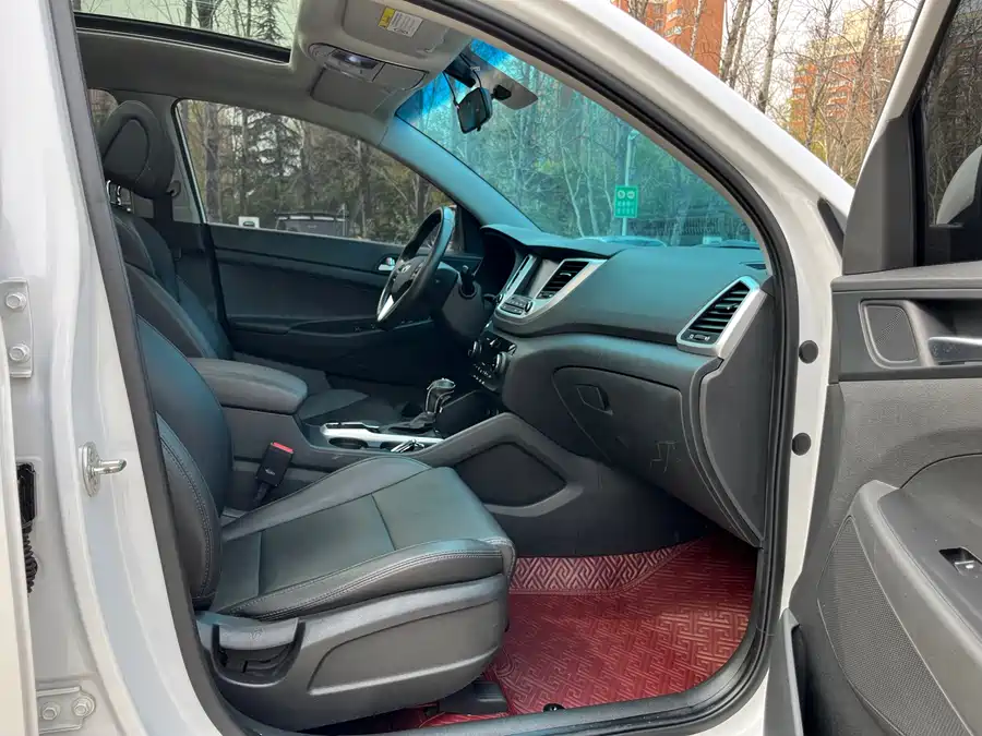 900x675_0_q87_c42_autohomecar__Chto52m6Q8qANnoKAAmE8FqyOIs368.jpg.webp Used Hyundai Tucson 2018 1.6T dual-clutch two-wheel drive 15th anniversary special edition