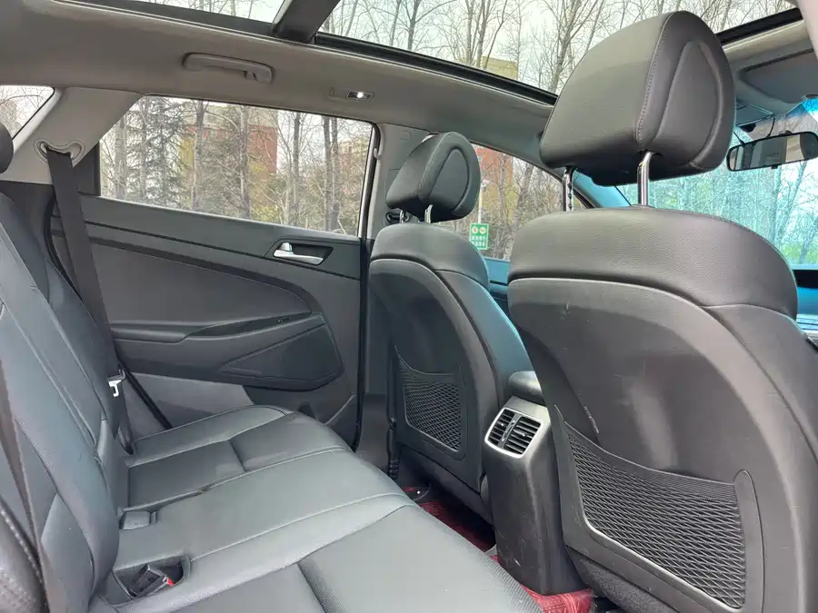 900x675_0_q87_c42_autohomecar__Chto52m6Q8yADpd4AAoqBSnPnvI731.jpg.webp Used Hyundai Tucson 2018 1.6T dual-clutch two-wheel drive 15th anniversary special edition