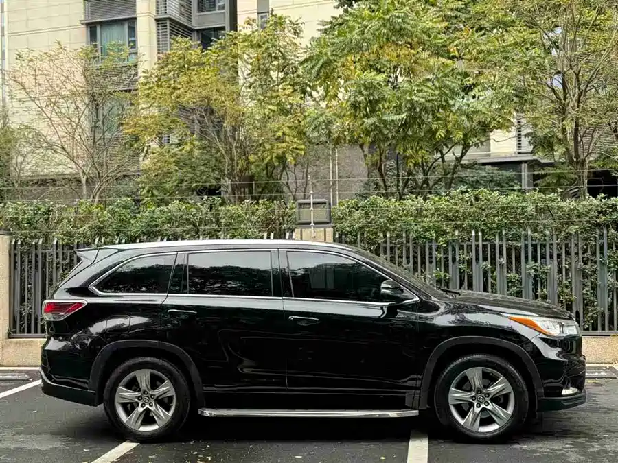 Used Toyota Highlander 2017 2.0T four-wheel drive luxury version 7 seats