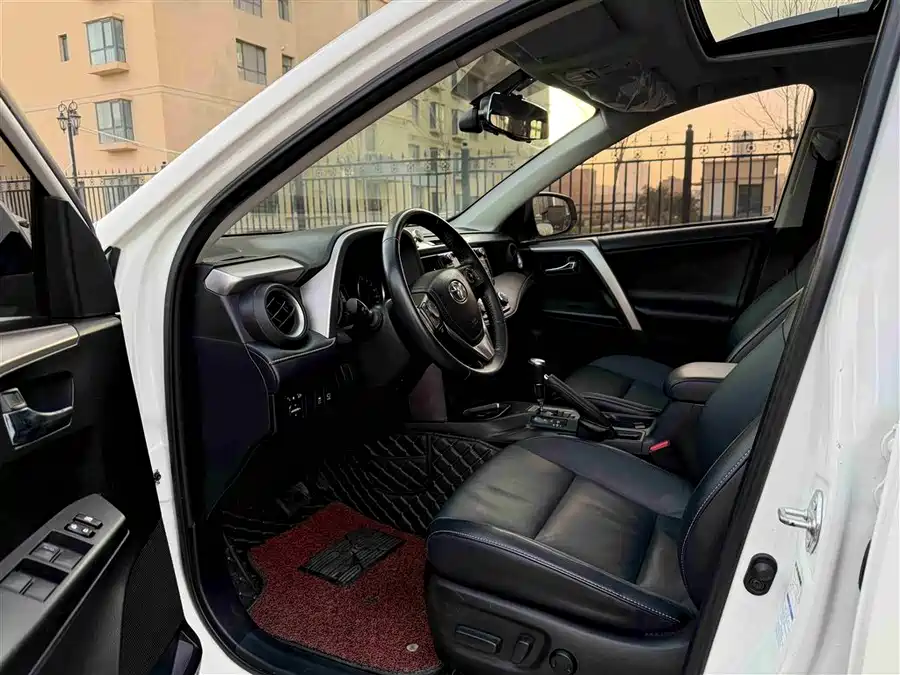 900x675_0_q87_c42_autohomecar__Chto52m6hfmARLncAAJC-gmvpSQ443.jpg.webp Used Toyota RAV4 Rongfang 2016 2.0L CVT four-wheel drive cutting-edge version National V