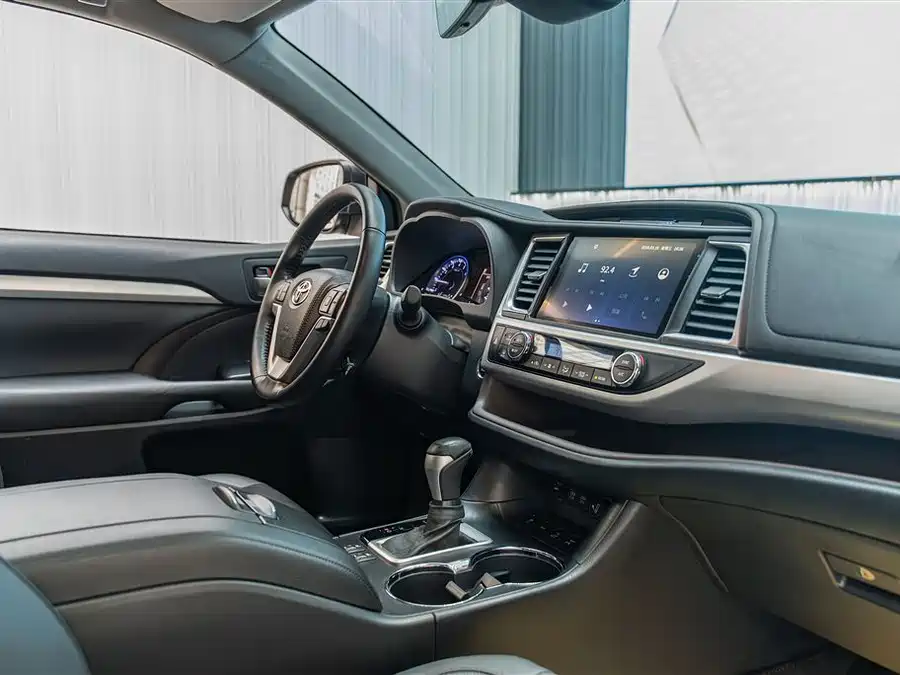 Used Toyota Highlander 2021 2.0T four-wheel drive luxury version 7 seats