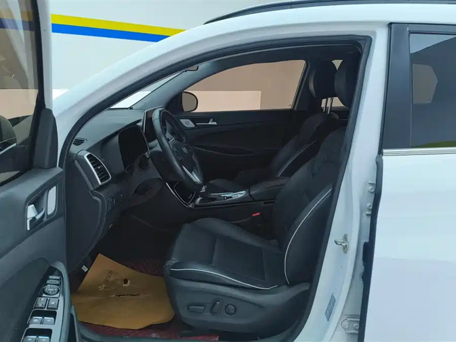 900x675_0_q87_c42_autohomecar__Chto52m708KADt0jAAFGJgxKVzU792.jpg.webp Used Hyundai Tucson 2019 280TGDi dual-clutch two-wheel drive fashion version National VI