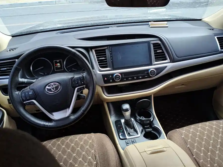 Used Toyota Highlander 2018 2.0T four-wheel drive luxury version 7 seats National V