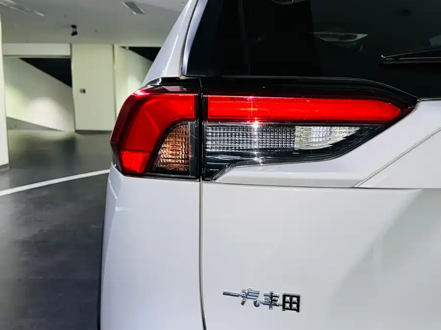 Used Toyota RAV4 Rongfang 2020 2.0L CVT two-wheel drive fashion PLUS version