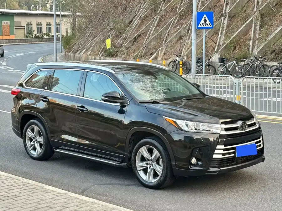 900x675_0_q87_c42_autohomecar__Chto52m7wjiAKz9OAA6NEMvJJVc326.jpg.webp Used Toyota Highlander 2018 2.0T four-wheel drive luxury version 7 seats National V