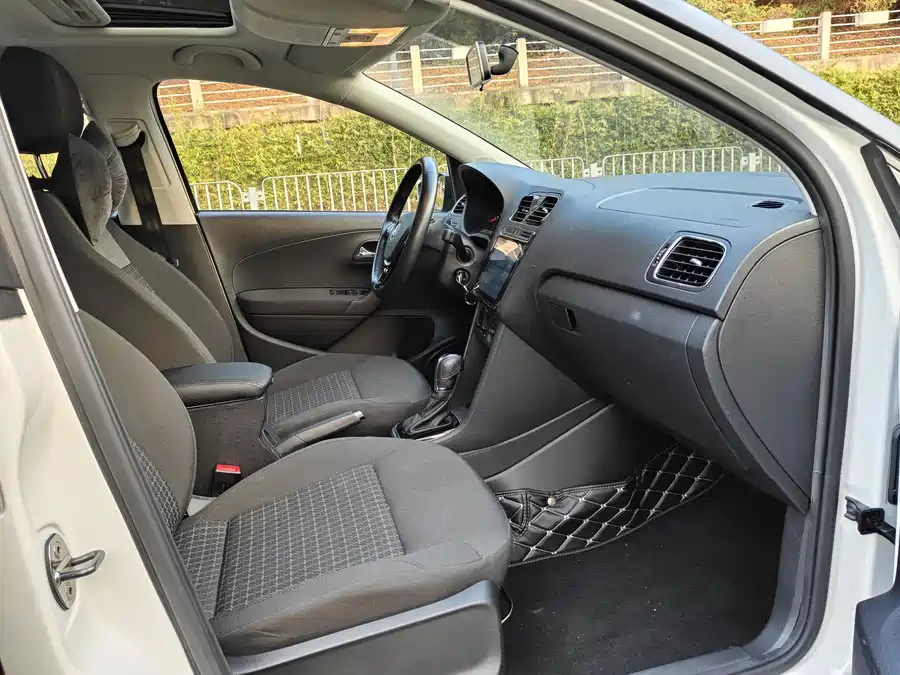 Used Volkswagen Polo 2018 1.5L automatic safety model