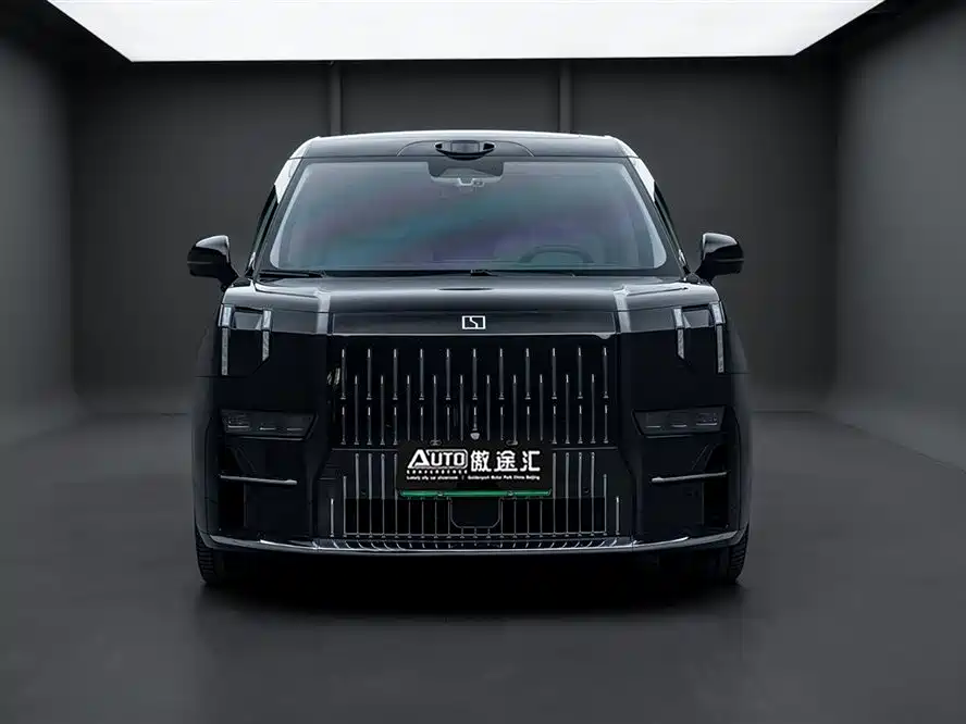 900x675_0_q87_c42_autohomecar__Chto52mFlFaAWS-gAADhiDUWw9Y916.jpg.webp Used Zeekr 009 2024 Model Glory