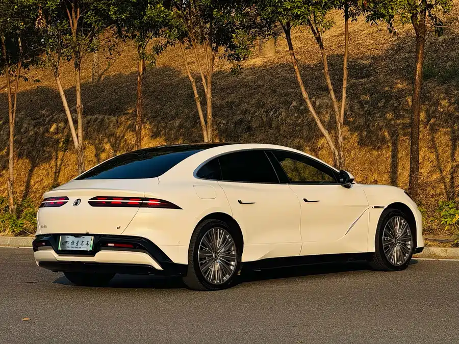900x675_0_q87_c42_autohomecar__Chto52mFvbWAN7y_ABCES5I2yQk768.jpg.webp Used Denza Z9 2024 1100km four-wheel drive Ultra version