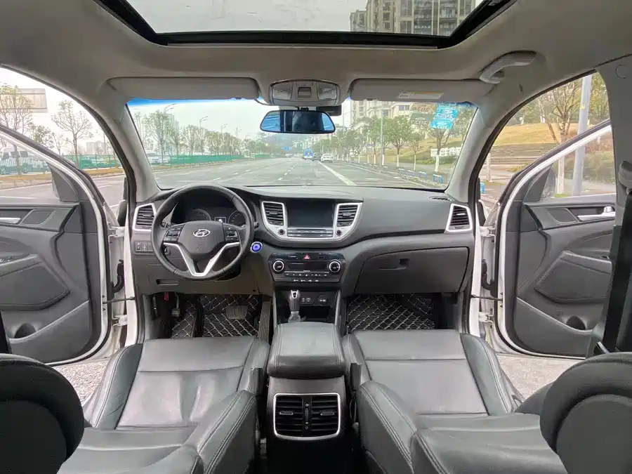 900x675_0_q87_c42_autohomecar__Chto52mHCVKAT2TYAAjPOJuOQBg912.jpg.webp Used Hyundai Tucson 2015 1.6T dual-clutch two-wheel drive intelligent model