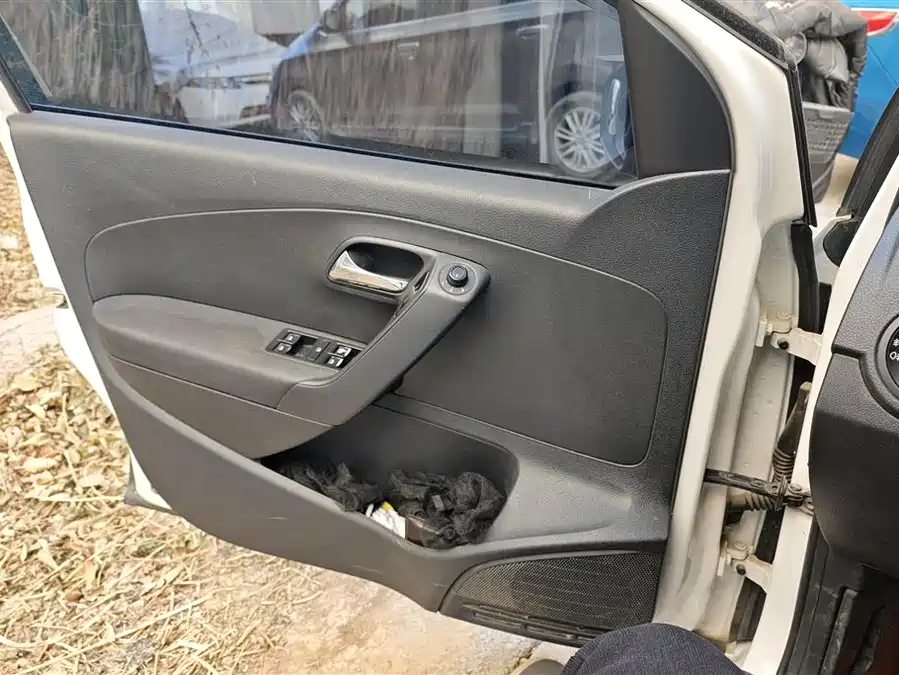 Used Volkswagen Polo 2018 1.5L manual safe driving model