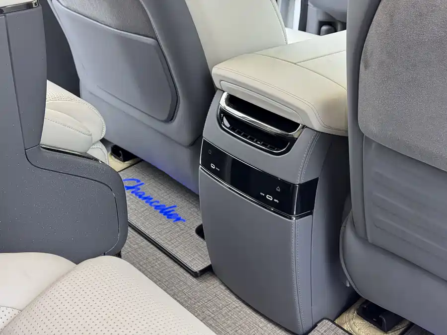 900x675_0_q87_c42_autohomecar__Chto52mJRt6AYqYUAAVuX1U3_GQ180.jpg.webp Used Zeekr 009 2024 seven-seat aisle version four-wheel drive 108kWh