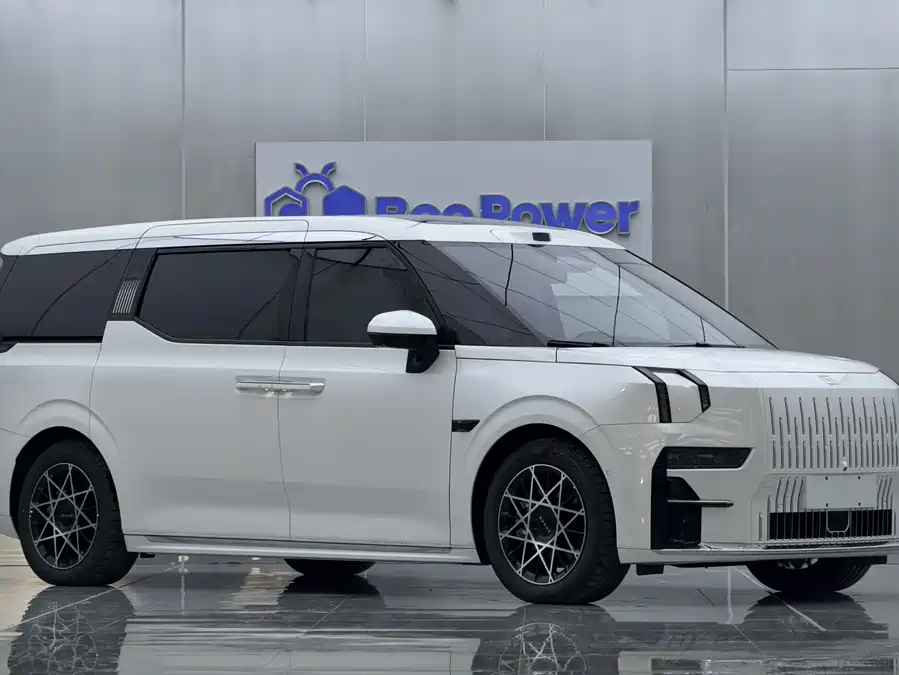 900x675_0_q87_c42_autohomecar__Chto52mJRtKAWX0_AALXTZyJFPk831.jpg.webp Used Zeekr 009 2024 seven-seat aisle version four-wheel drive 108kWh