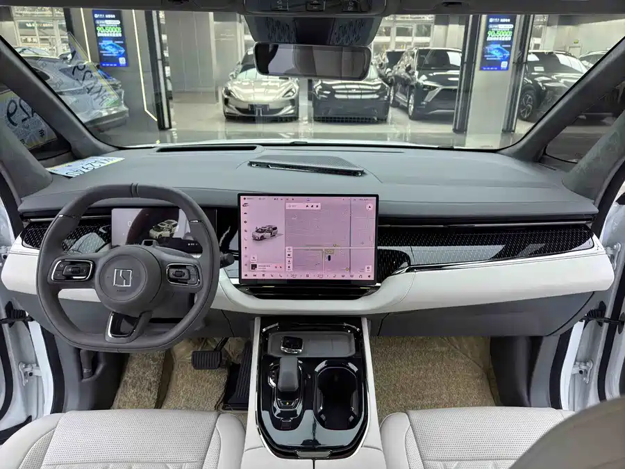 900x675_0_q87_c42_autohomecar__Chto52mJRtuAPt2OAAbtgU2xYeI804.jpg.webp Used Zeekr 009 2024 seven-seat aisle version four-wheel drive 108kWh