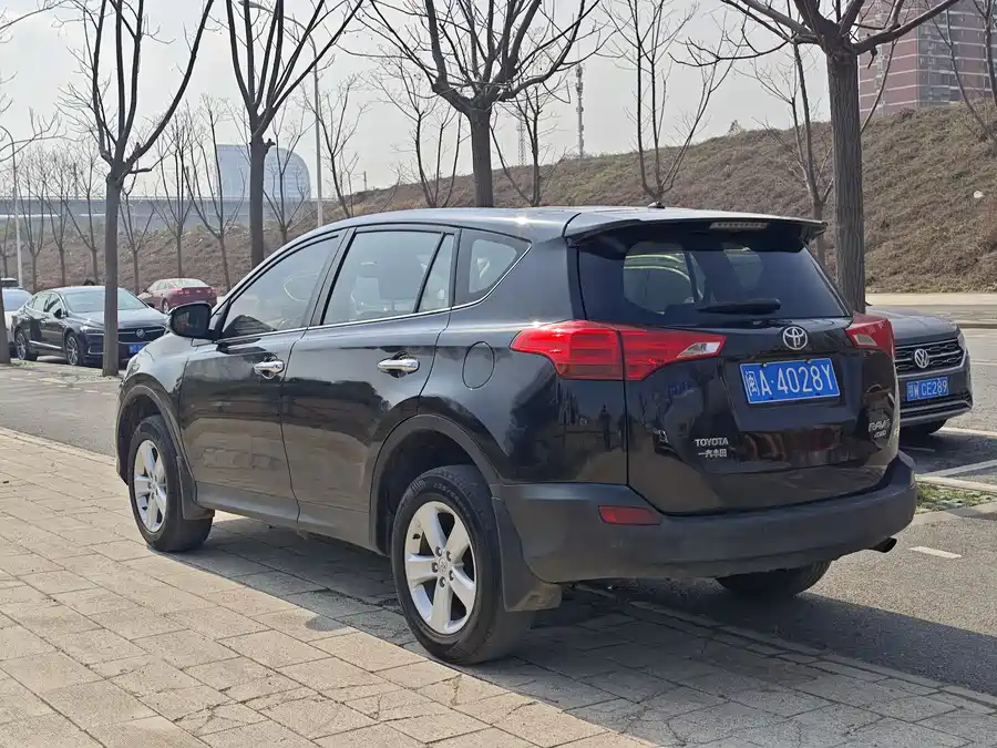 900x675_0_q87_c42_autohomecar__Chto52mJVsqAZGvjAAktpyDByG8079.jpg.webp Used Toyota RAV4 Rongfang 2015 2.5L automatic four-wheel drive elite version