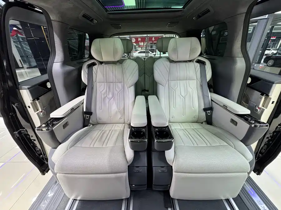 900x675_0_q87_c42_autohomecar__Chto52mJrG2AA-JYAAk-xDSSqNc435.jpg.webp Used Zeekr 009 2022 facelift WE version