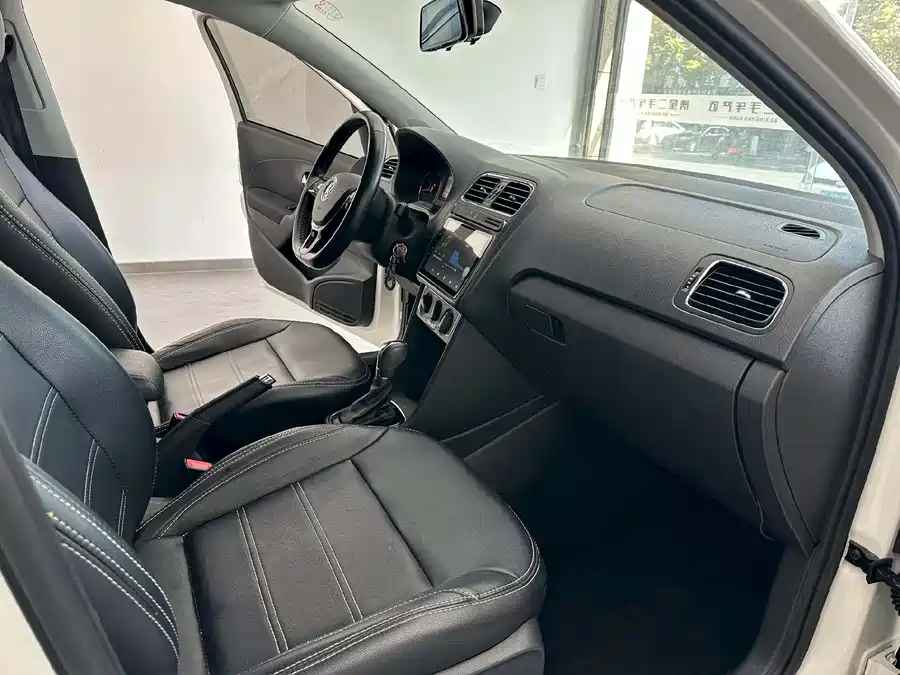 Used Volkswagen Polo 2016 1.6L automatic comfort model