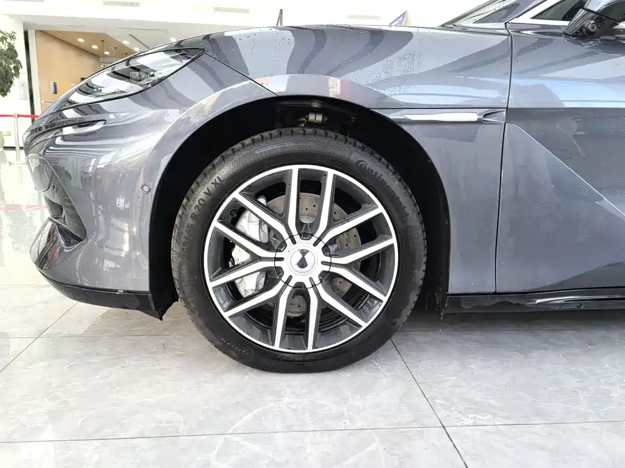 Used Denza Z9 2024 1100km four-wheel drive Max version
