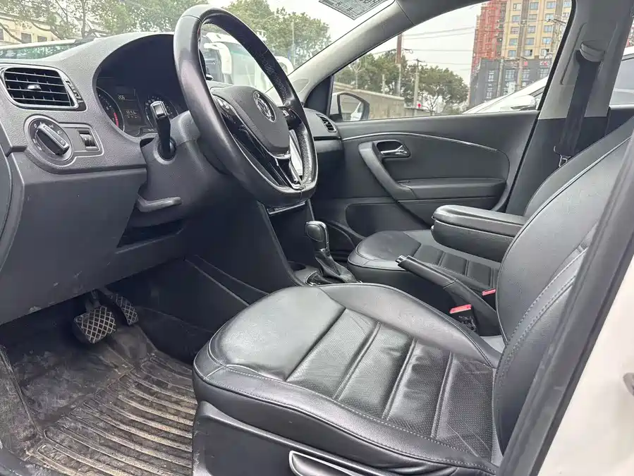 Used Volkswagen Polo 2016 1.6L automatic comfort model