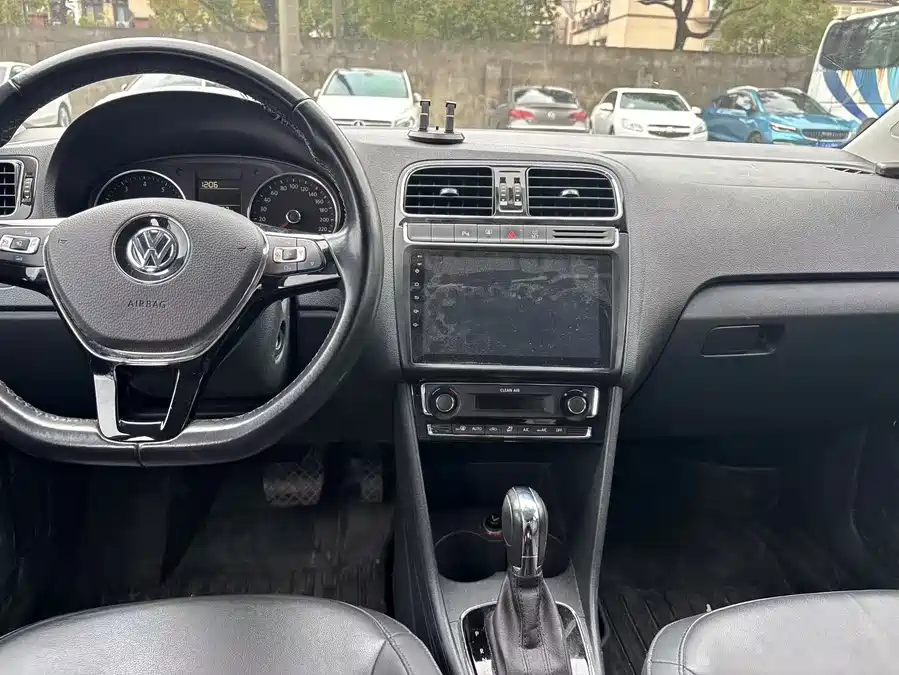 Used Volkswagen Polo 2016 1.6L automatic comfort model