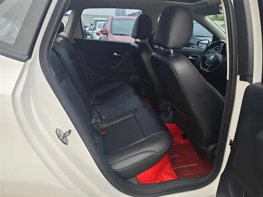 Used Volkswagen Polo 2016 1.6L automatic comfort model