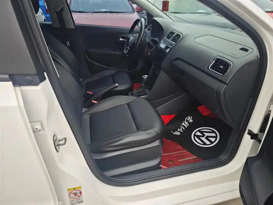 Used Volkswagen Polo 2016 1.6L automatic comfort model