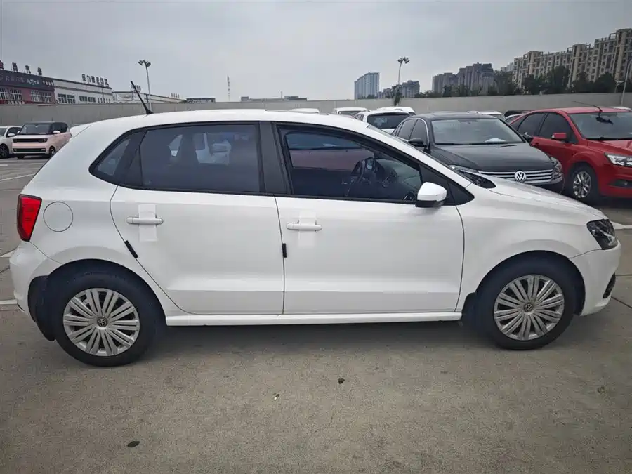 Used Volkswagen Polo 2016 1.6L automatic comfort model