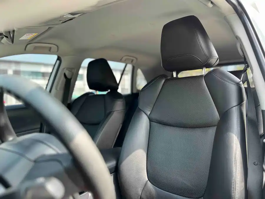 900x675_0_q87_c42_autohomecar__Chto52mjBl2AQkhIAAeKarIpLQo460.jpg.webp Used Toyota RAV4 Rongfang 2023 2.0L CVT two-wheel drive urban version