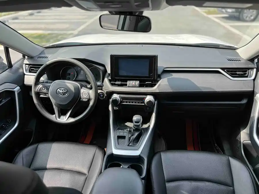 900x675_0_q87_c42_autohomecar__Chto52mjBluAb9uTAAiW6qTnTZg465.jpg.webp Used Toyota RAV4 Rongfang 2023 2.0L CVT two-wheel drive urban version