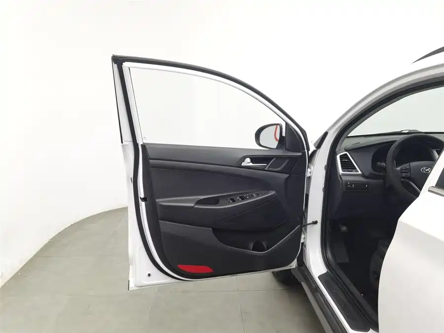 Used Hyundai Tucson 2018 1.6T dual-clutch two-wheel drive 15th anniversary special edition