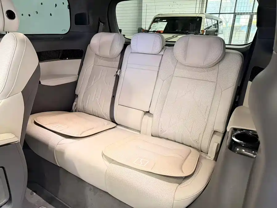 Used Zeekr 009 2024 seven-seat aisle version four-wheel drive 108kWh