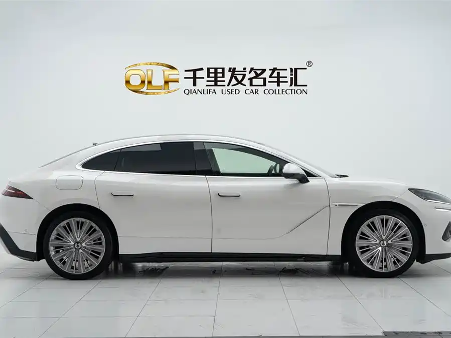 900x675_0_q87_c42_autohomecar__Chto52mn2gWAd0vBAAEQ_R3L3io006.jpg.webp Used Denza Z9 2024 1100km four-wheel drive Ultra version